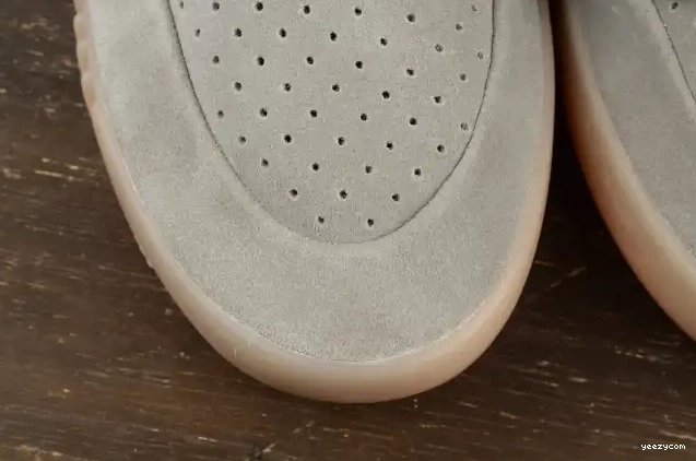 ADIDAS GREY YEEZY DARK LIGHT GLOW BOOST BB1840 GUM 750 0623
